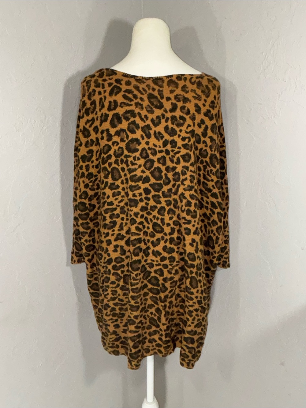 Time and Tru Leopard Print V-Neck Tunic Sweater in Brown and Black - Picture 6 of 12